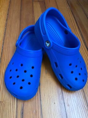 CROCS Kids Classic Clogs in Royal Blue